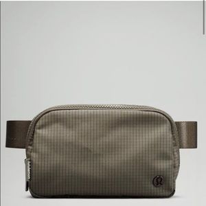 Lululemon everywhere belt bag